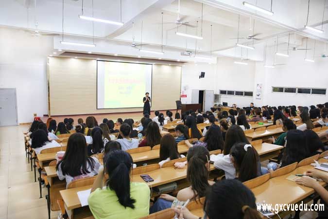 美丽女生，拥抱健康 ——我校开展女性健康主题讲座